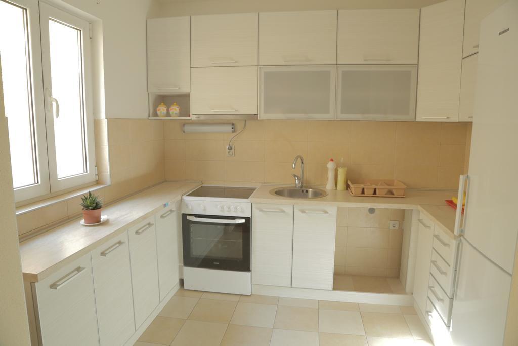 Lilian Apartments Будва Стая снимка