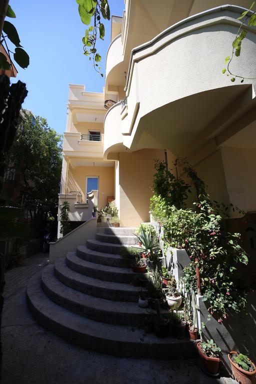Lilian Apartments Будва Стая снимка