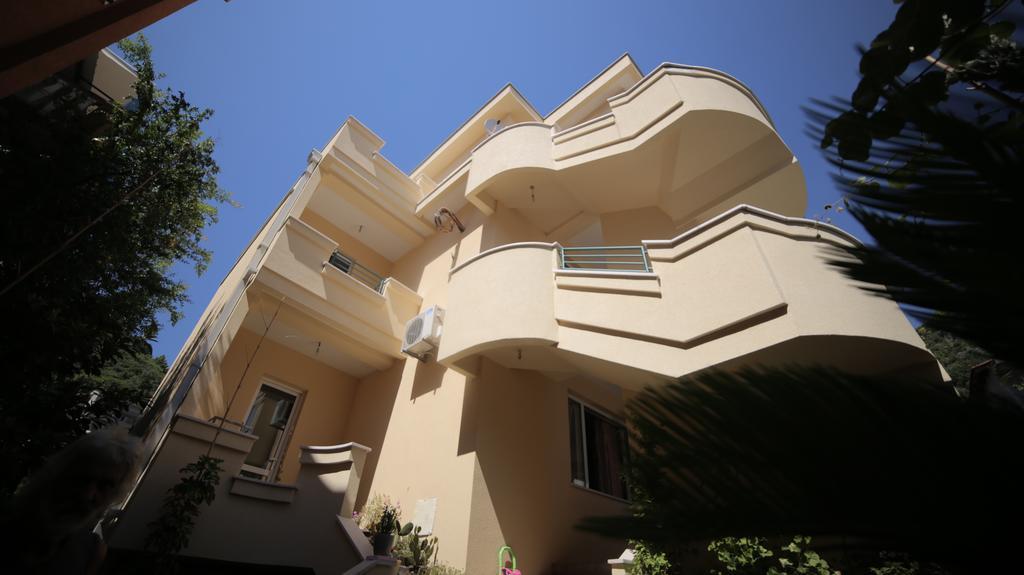Lilian Apartments Будва Стая снимка